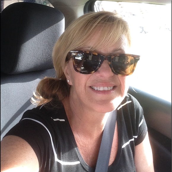 Meet your Posher, Elaine - Picture 4 of 4